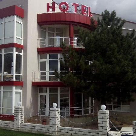 Hotel Paulina Falesti Buitenkant foto