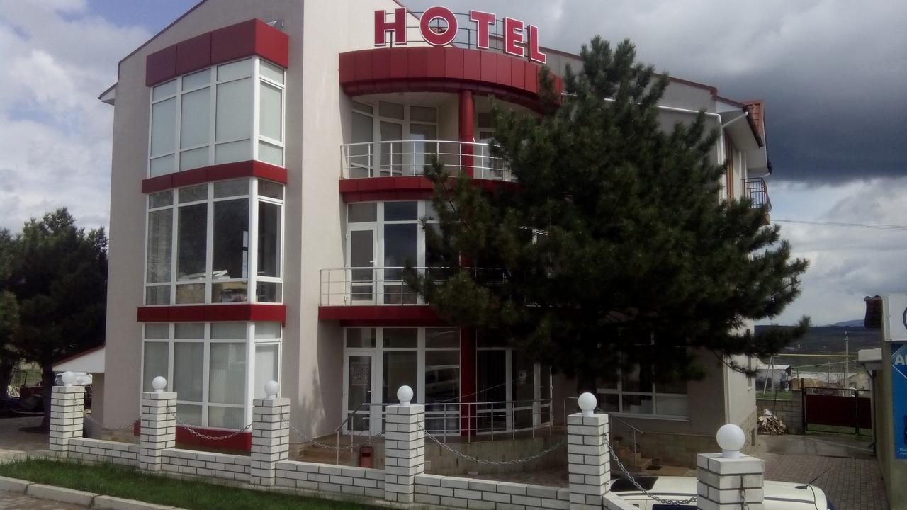 Hotel Paulina Falesti Buitenkant foto